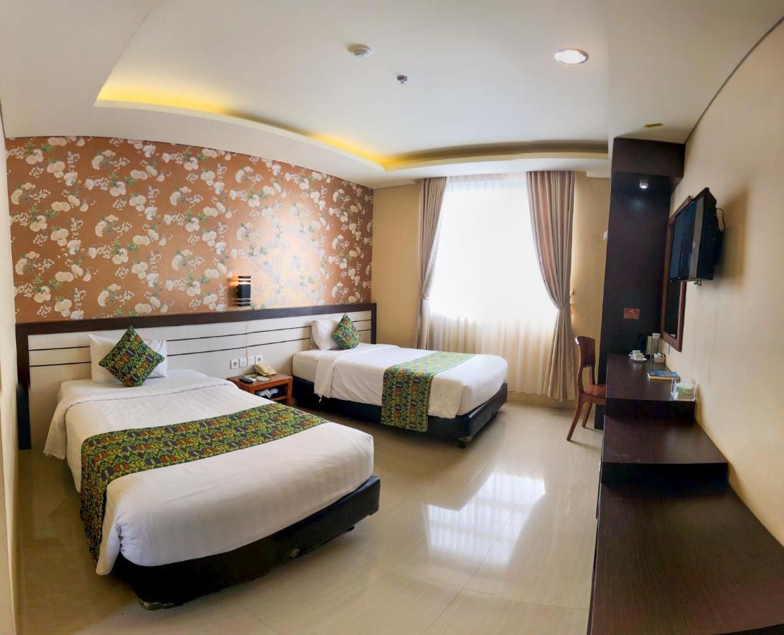 Grand Madani Hotel Mataram Exterior photo
