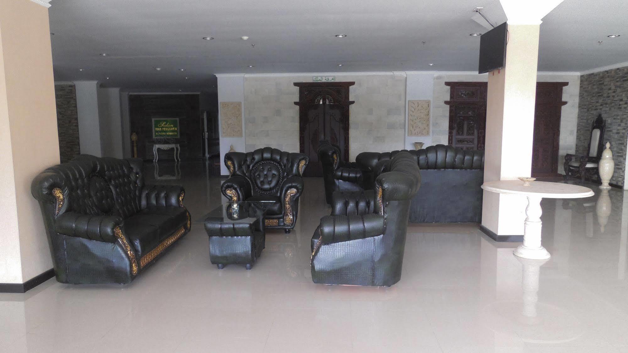 Grand Madani Hotel Mataram Exterior photo
