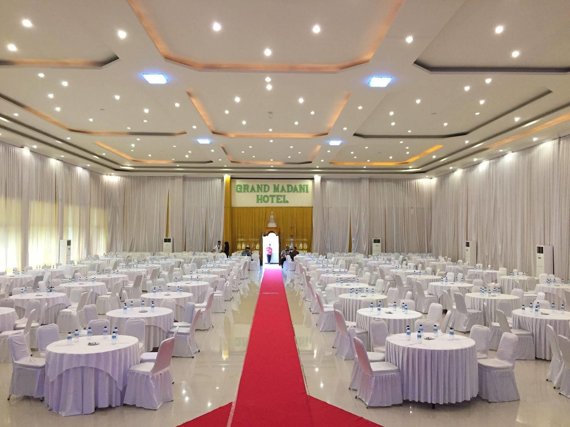 Grand Madani Hotel Mataram Exterior photo